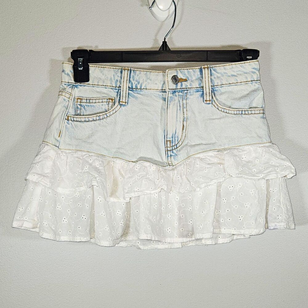 Arizona Jean Co. Blue Denim Mini Skirt White Eyelet Ruffle Hem Button Size 2